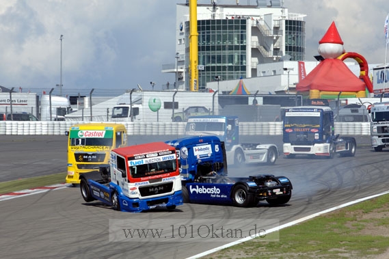 Startunfall beim ersten Rennen zum "Trucks Mittelrhein Cup"