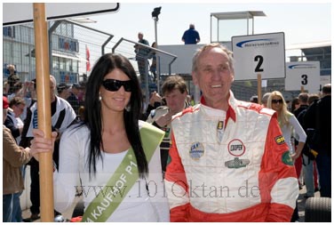 Gridgirl und Fahrer